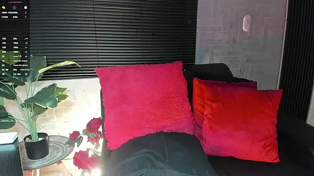 Snapshot of JhonyMiller_ chatting on October 21, 2025, 8:19 pm JhonyMiller online show from October 21, 2025, 8:19 pm