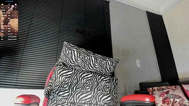 Snapshot of JhonyMiller_ chatting on November 9, 2025, 7:51 pm JhonyMiller online show from November 9, 2025, 7:51 pm