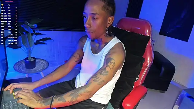 Snapshot of JhonyMiller_ chatting on October 31, 2025, 7:43 pm JhonyMiller online show from October 31, 2025, 7:43 pm