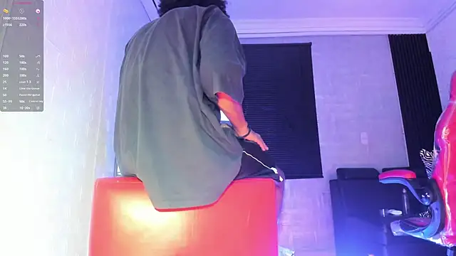 Snapshot of JhonyMiller_ chatting on October 28, 2025, 7:57 pm JhonyMiller online show from October 28, 2025, 7:57 pm