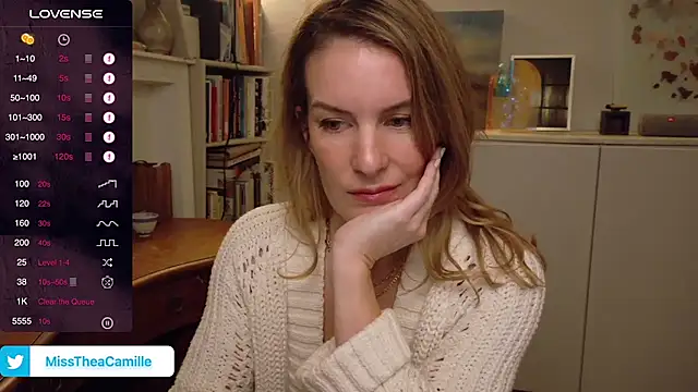 Snapshot of MissTheaCamille chatting on January 28, 2025, 1:29 am MissTheaCamille online show from January 28, 2025, 1:29 am