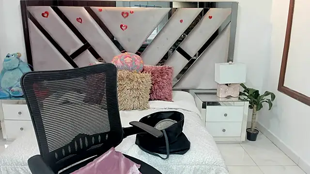 Snapshot of natalia5560 chatting on November 26, 2025, 1:11 pm natalia5560 online show from November 26, 2025, 1:11 pm