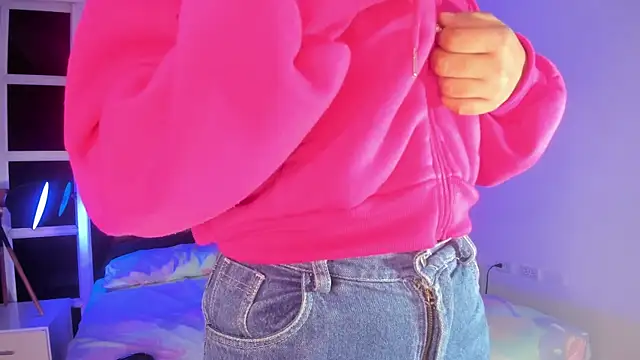 loladupont online show from March 31, 2026, 2:46 am