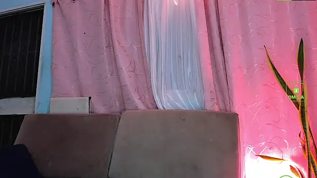 Snapshot of milktitsdua chatting on November 19, 2025, 8:14 am milktitsdua online show from November 19, 2025, 8:14 am