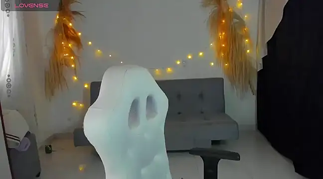 Snapshot of lovelypocahontas11 chatting on January 25, 2025, 9:35 pm lovelypocahontas11 online show from January 25, 2025, 9:35 pm