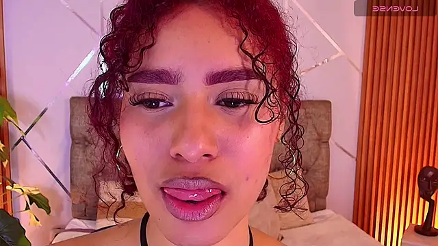 charlottee white online show from March 18, 2026, 8:43 pm