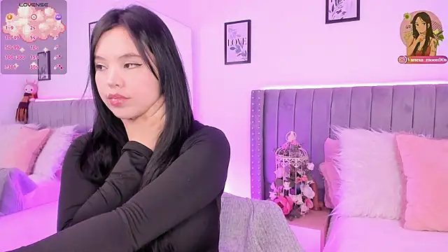 Snapshot of vanesa_moon__ chatting on November 21, 2025, 11:59 pm vanesa moon online show from November 21, 2025, 11:59 pm