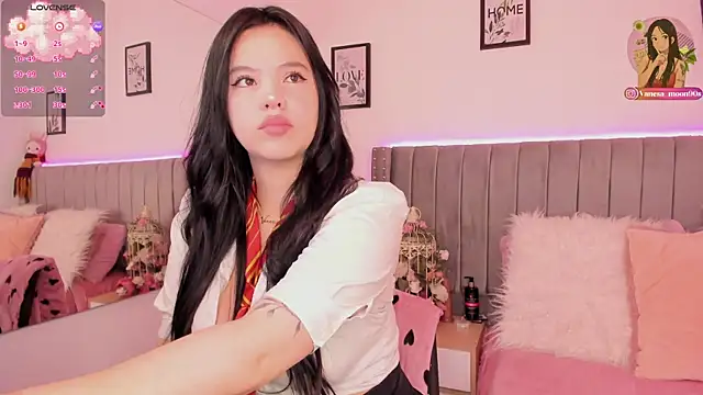 vanesa moon   online show from December 18, 2025, 12:38 am