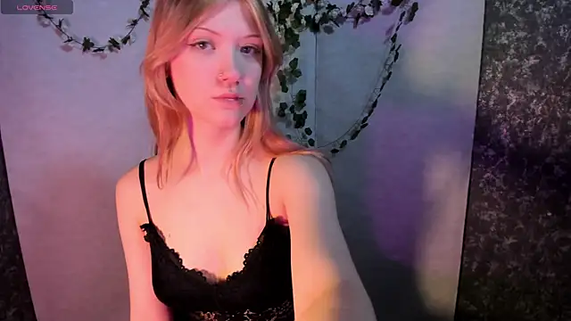 Snapshot of Lina_Vi chatting on April 11, 2026, 8:01 pm Lina Vi online show from April 11, 2026, 8:01 pm