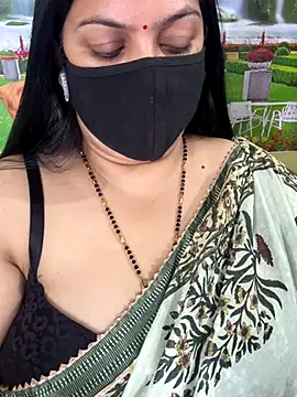 Snapshot of FlatVincy4 chatting on November 3, 2025, 4:43 pm FlatVincy4 online show from November 3, 2025, 4:43 pm