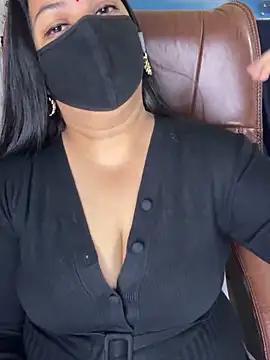 Snapshot of FlatVincy4 chatting on November 28, 2025, 4:34 am FlatVincy4 online show from November 28, 2025, 4:34 am