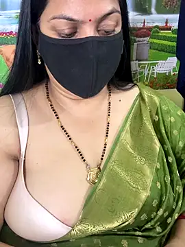 Snapshot of FlatVincy4 chatting on November 5, 2025, 3:26 pm FlatVincy4 online show from November 5, 2025, 3:26 pm