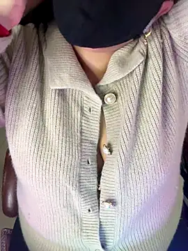 Snapshot of FlatVincy4 chatting on November 28, 2025, 4:40 pm FlatVincy4 online show from November 28, 2025, 4:40 pm