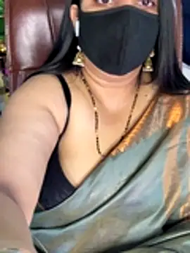 Snapshot of FlatVincy4 chatting on November 24, 2025, 3:56 pm FlatVincy4 online show from November 24, 2025, 3:56 pm