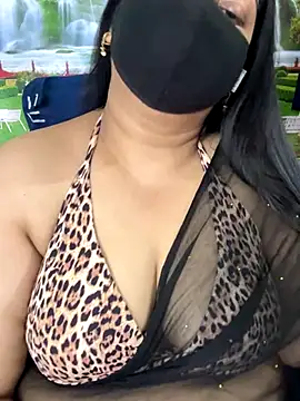 Snapshot of FlatVincy4 chatting on November 16, 2025, 9:36 am FlatVincy4 online show from November 16, 2025, 9:36 am