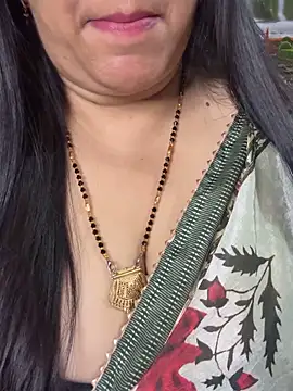 Snapshot of FlatVincy4 chatting on November 6, 2025, 4:00 pm FlatVincy4 online show from November 6, 2025, 4:00 pm