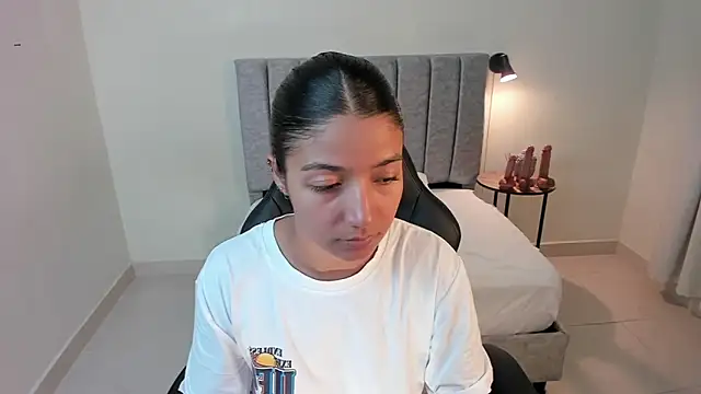 martina roldam online show from October 22, 2025, 2:22 am