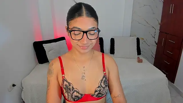 martina roldam online show from May 19, 2026, 12:48 am