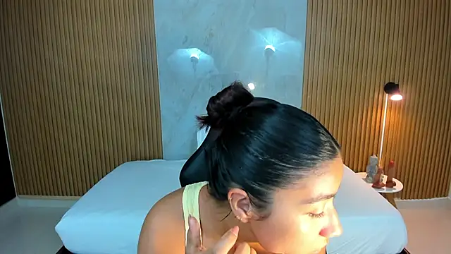 martina roldam online show from November 7, 2025, 11:08 pm