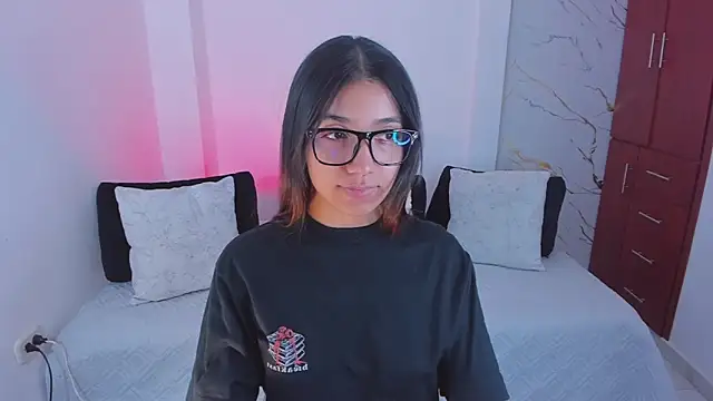 martina roldam online show from March 21, 2026, 12:45 am