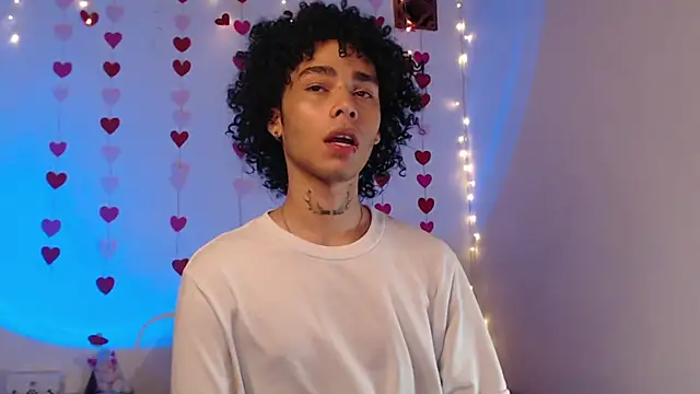 Snapshot of seven7xis chatting on February 12, 2025, 4:23 am seven7xis online show from February 12, 2025, 4:23 am