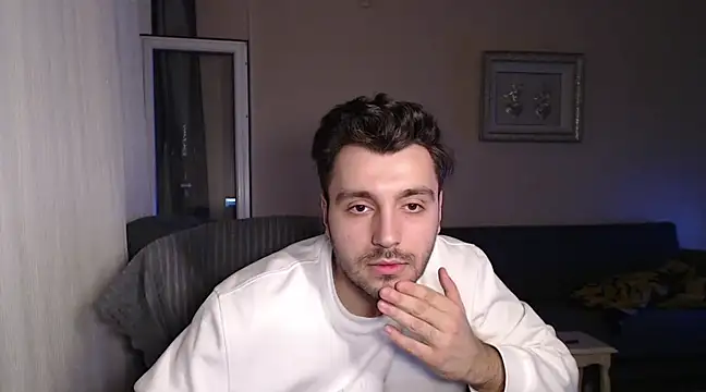 Snapshot of handsomeee04 chatting on March 17, 2025, 12:21 am handsomeee04 online show from March 17, 2025, 12:21 am