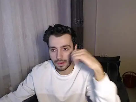 handsomeee04 online show from April 14, 2026, 10:37 pm