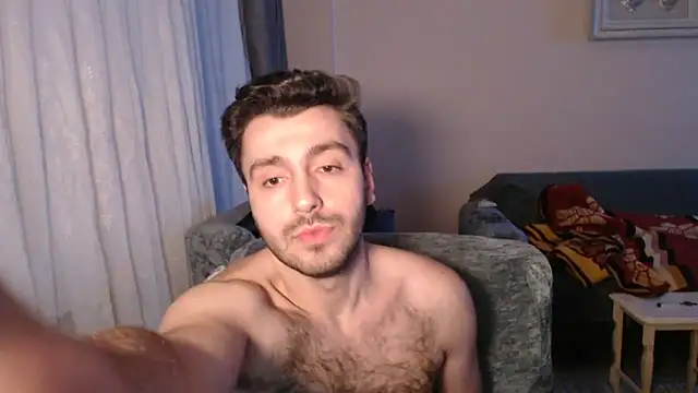 handsomeee04 online show from March 5, 2026, 9:43 pm