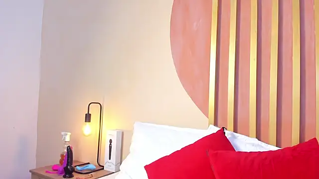 Snapshot of Nicole_Angels_ chatting on December 15, 2025, 7:52 pm Nicole Angels online show from December 15, 2025, 7:52 pm