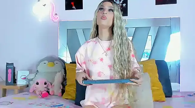 Snapshot of supradoll chatting on March 18, 2025, 6:39 pm supradoll online show from March 18, 2025, 6:39 pm