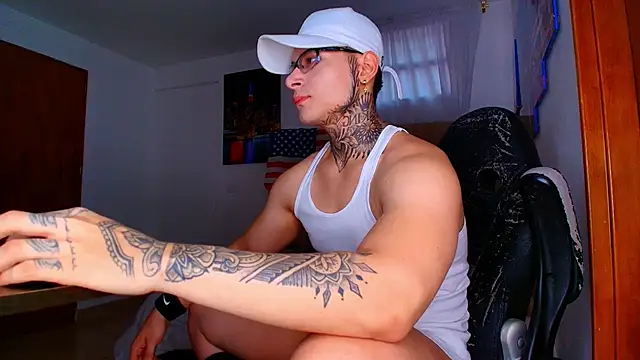 DennisWalkerr online show from October 22, 2025, 9:24 pm