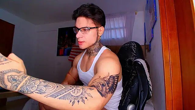 DennisWalkerr online show from November 28, 2025, 10:10 pm