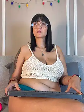 Snapshot of Abril_jones10 chatting on December 20, 2025, 12:46 am Abril jones10 online show from December 20, 2025, 12:46 am