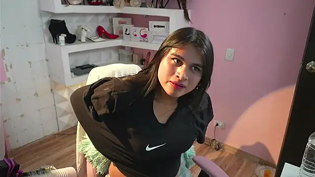 Snapshot of Mara-Bella chatting on June 16, 2026, 8:42 pm Mara-Bella online show from June 16, 2026, 8:42 pm