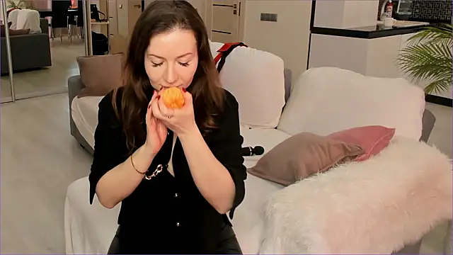  yessJulia  online show from March 12, 2026, 8:51 am