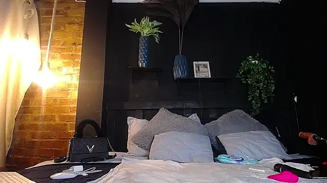 nikkystorm1  online show from April 13, 2026, 1:59 pm