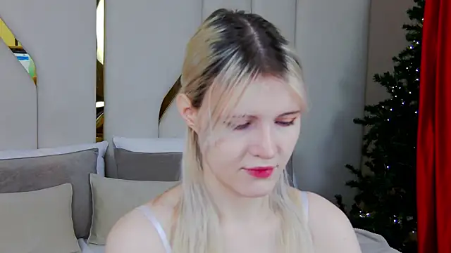 NellieLoyns online show from December 16, 2025, 5:17 pm