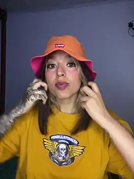 Snapshot of BlueStoneX chatting on November 3, 2025, 6:40 am BlueStoneX online show from November 3, 2025, 6:40 am