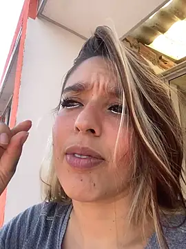 Snapshot of BlueStoneX chatting on November 27, 2025, 3:23 pm BlueStoneX online show from November 27, 2025, 3:23 pm