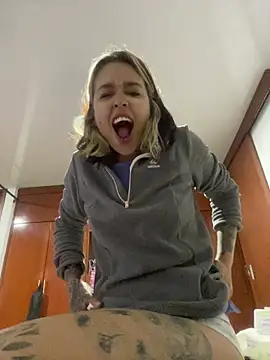 Snapshot of BlueStoneX chatting on October 31, 2025, 6:54 am BlueStoneX online show from October 31, 2025, 6:54 am