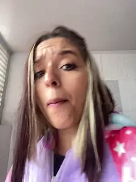 Snapshot of BlueStoneX chatting on November 13, 2025, 11:36 am BlueStoneX online show from November 13, 2025, 11:36 am