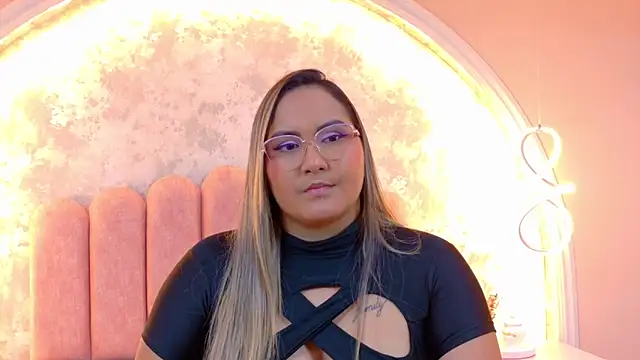 Snapshot of MiaLaurents chatting on March 4, 2026, 3:14 am MiaLaurents online show from March 4, 2026, 3:14 am