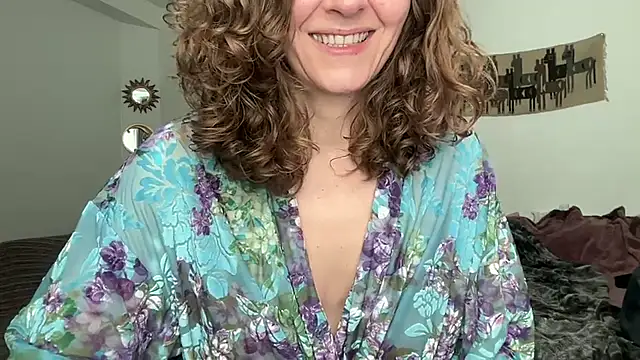 Snapshot of leahsparkles chatting on March 31, 2026, 3:14 pm leahsparkles online show from March 31, 2026, 3:14 pm