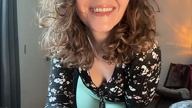 Snapshot of leahsparkles chatting on March 22, 2026, 3:13 pm leahsparkles online show from March 22, 2026, 3:13 pm