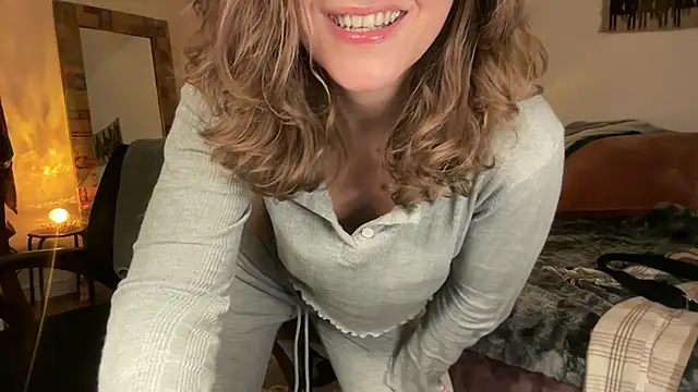 leahsparkles online show from December 4, 2025, 3:27 am