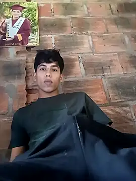 Snapshot of Andres123cv chatting on December 4, 2025, 3:44 pm Andres123cv online show from December 4, 2025, 3:44 pm