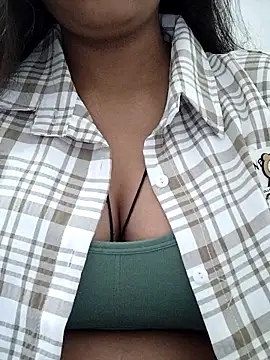 Snapshot of cute_monu chatting on November 4, 2025, 2:37 am cute monu online show from November 4, 2025, 2:37 am