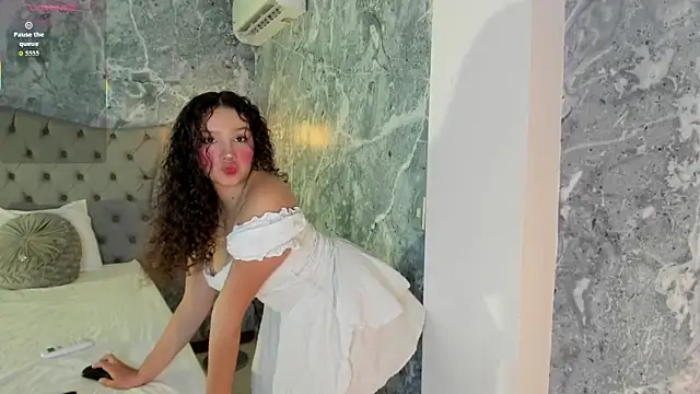 Snapshot of LucyLovelyy chatting on November 23, 2025, 2:10 am LucyLovelyy online show from November 23, 2025, 2:10 am