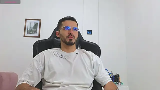 Massimoo 07 online show from October 25, 2025, 4:07 pm