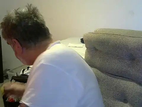 Snapshot of viejo_oso chatting on September 21, 2025, 3:39 pm viejo oso online show from September 21, 2025, 3:39 pm